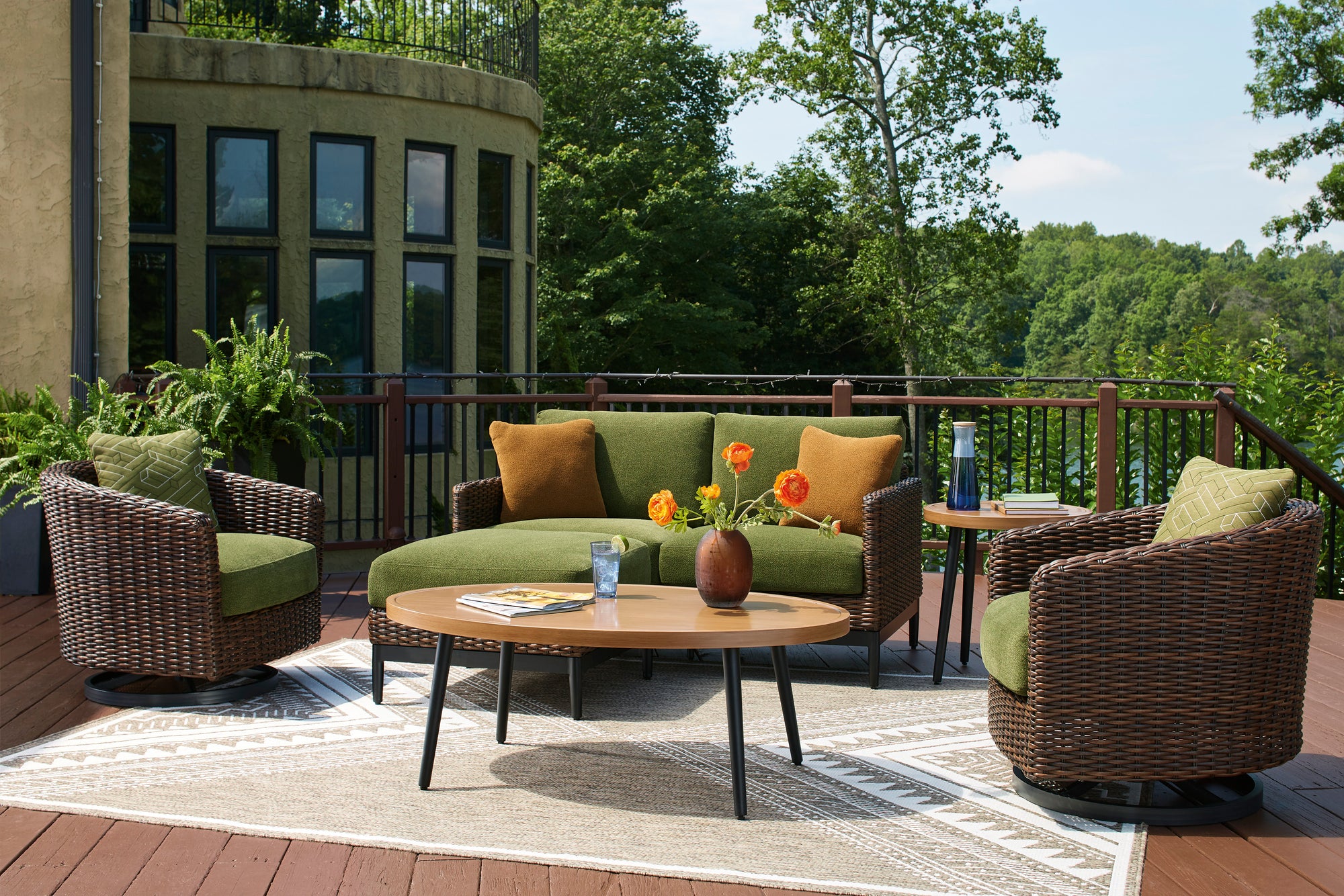 Soho Moss Outdoor Round 22" End Table
