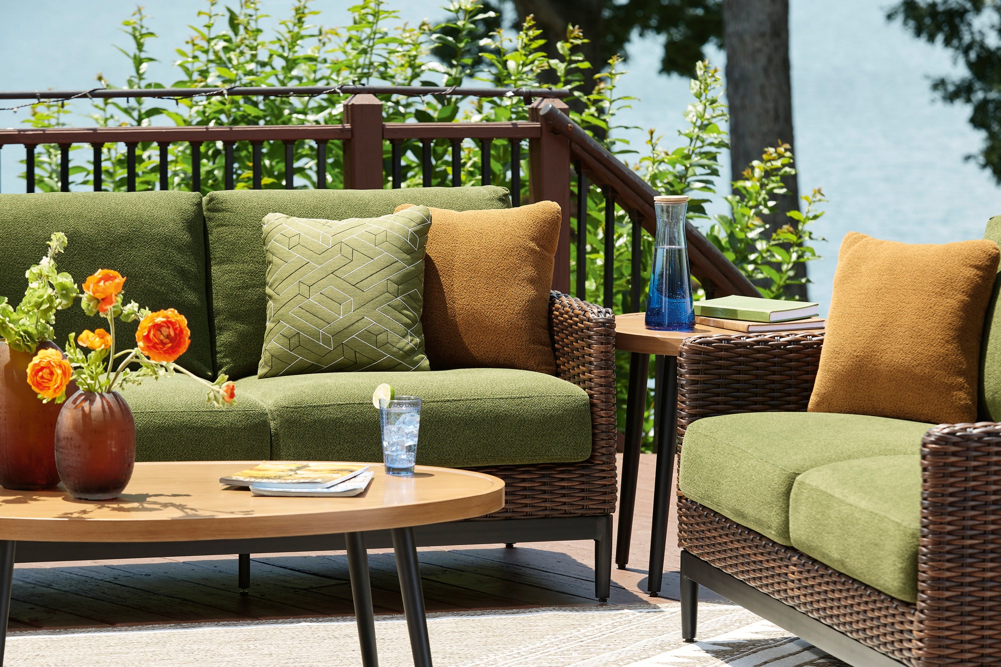 Soho Moss 48" Outdoor Oval Coffee Table