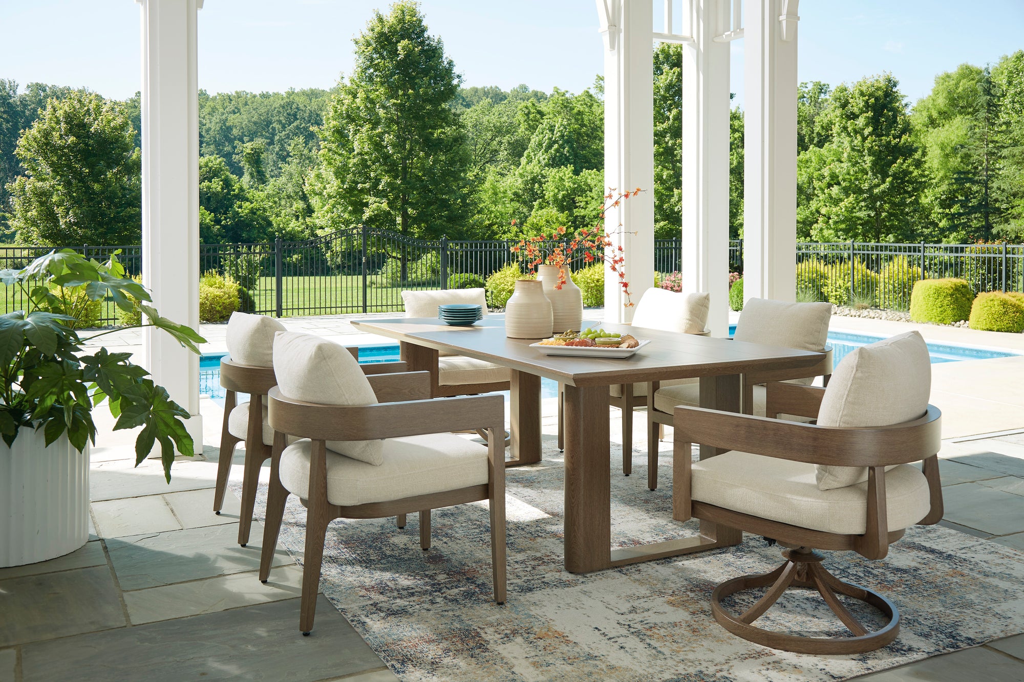 Modern Curve Outdoor Swivel Armchair