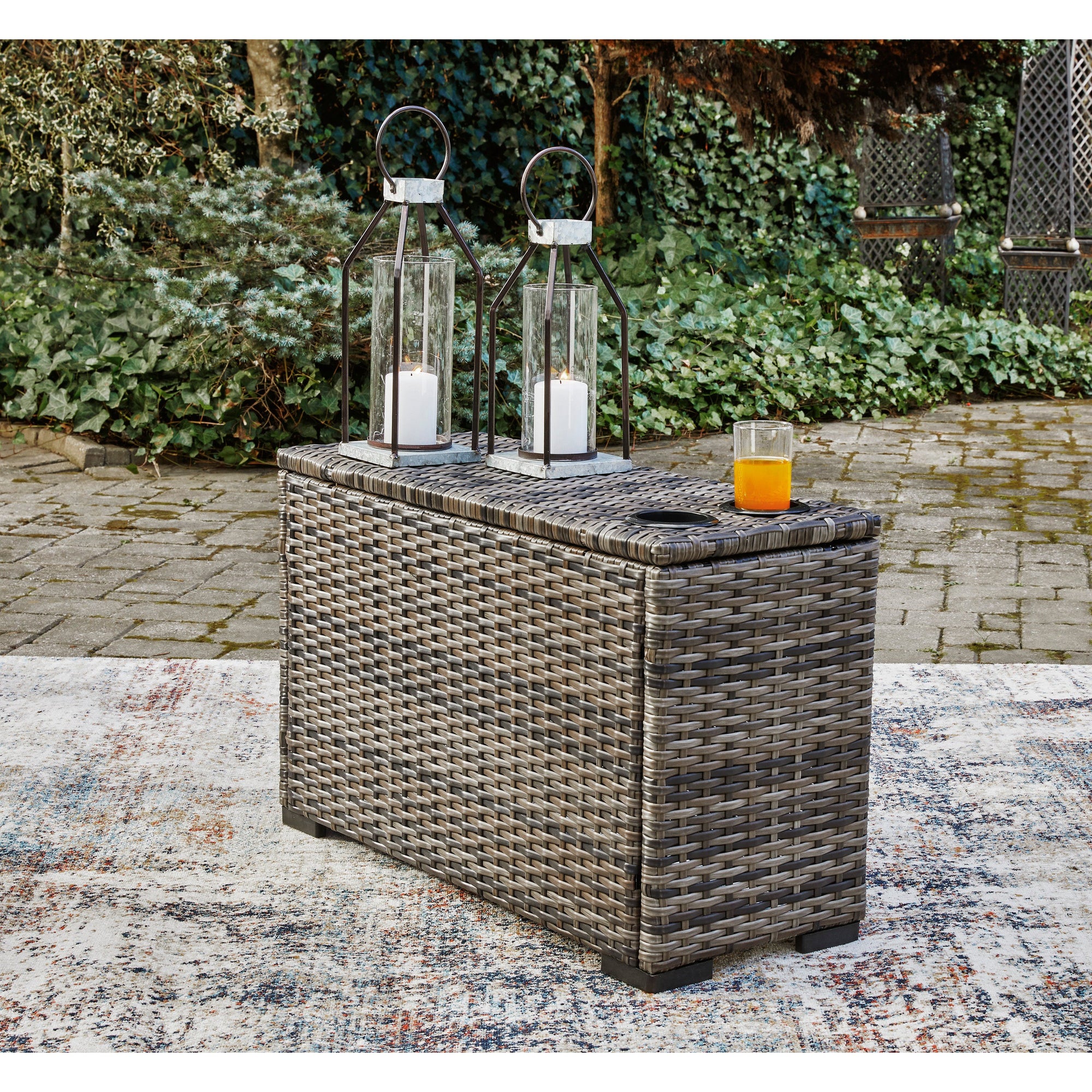 Montauk Curve Outdoor Full Circle Seating Set