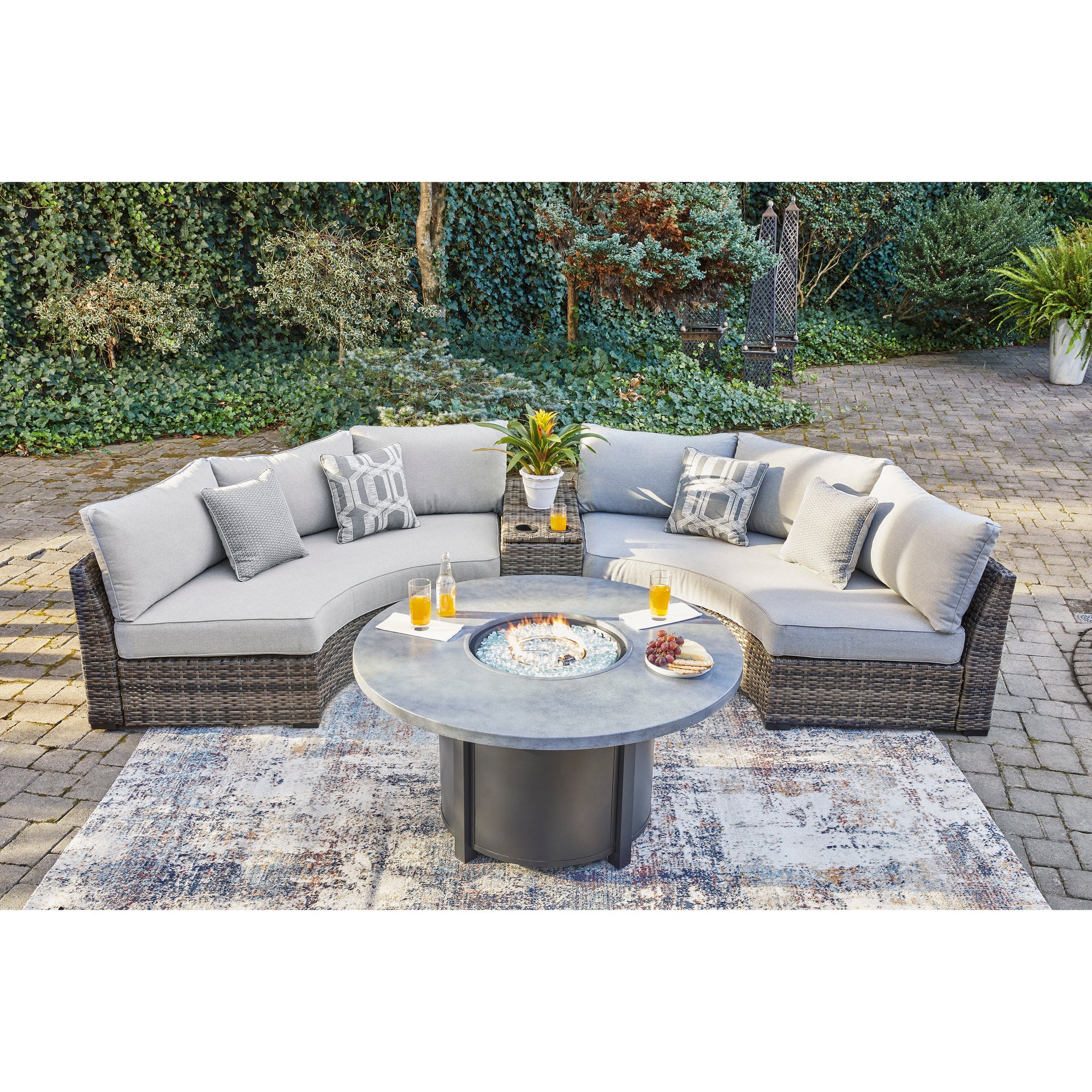 Montauk Curve Outdoor Full Circle Seating Set