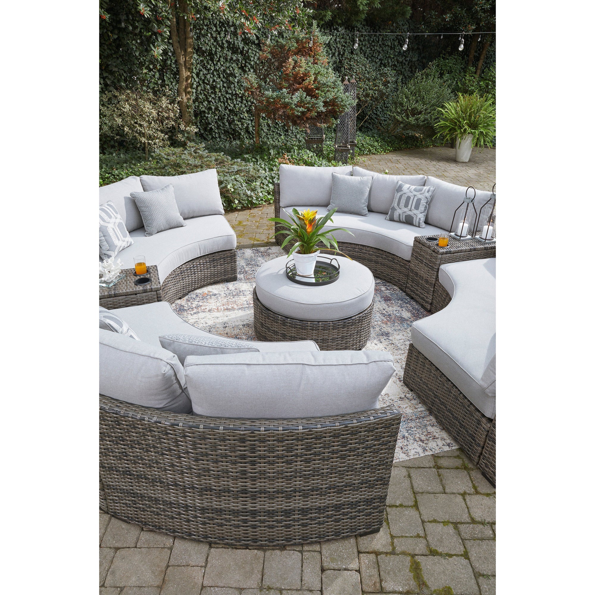 Montauk Curve Outdoor Full Circle Seating Set