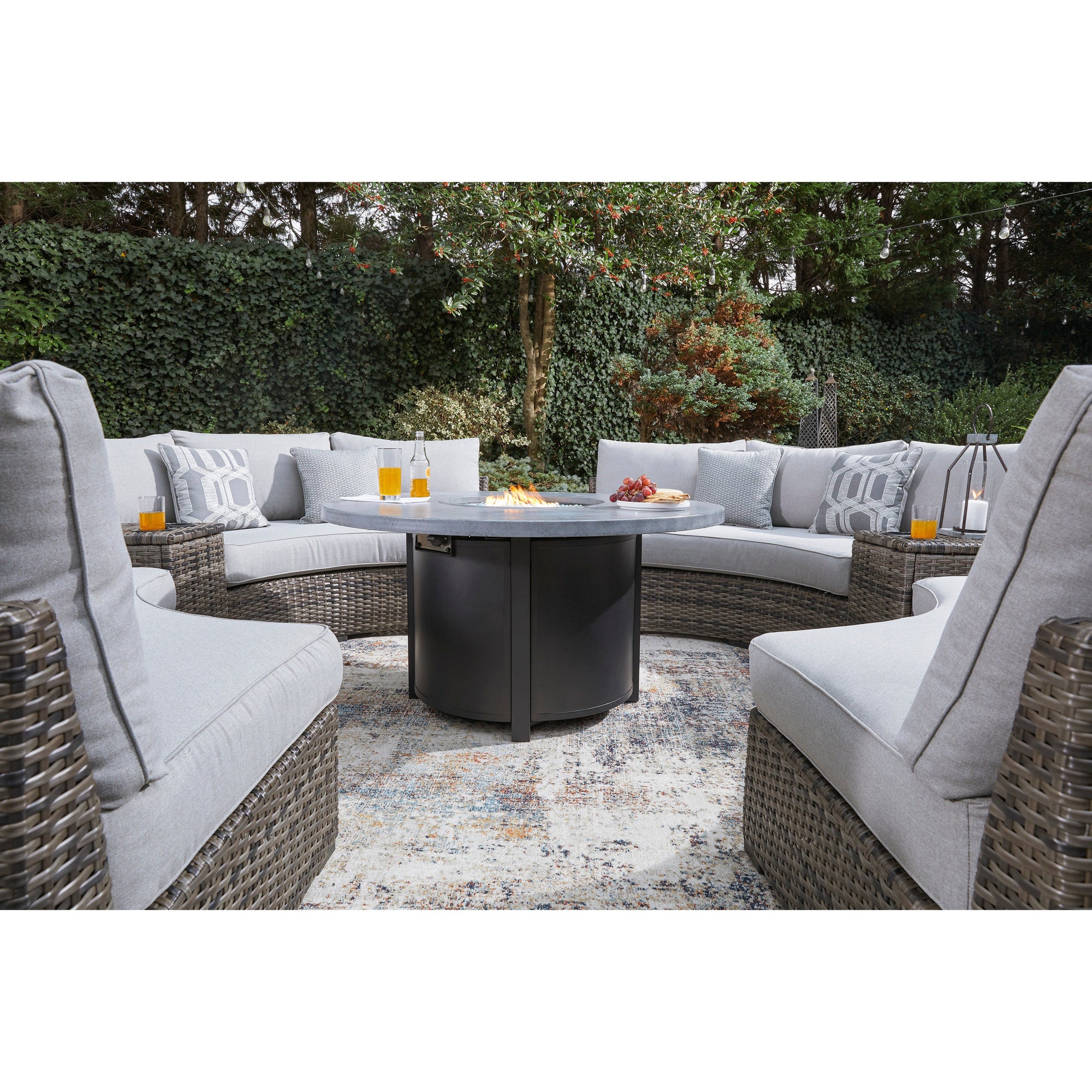 Montauk Curve Outdoor Full Circle Seating Set