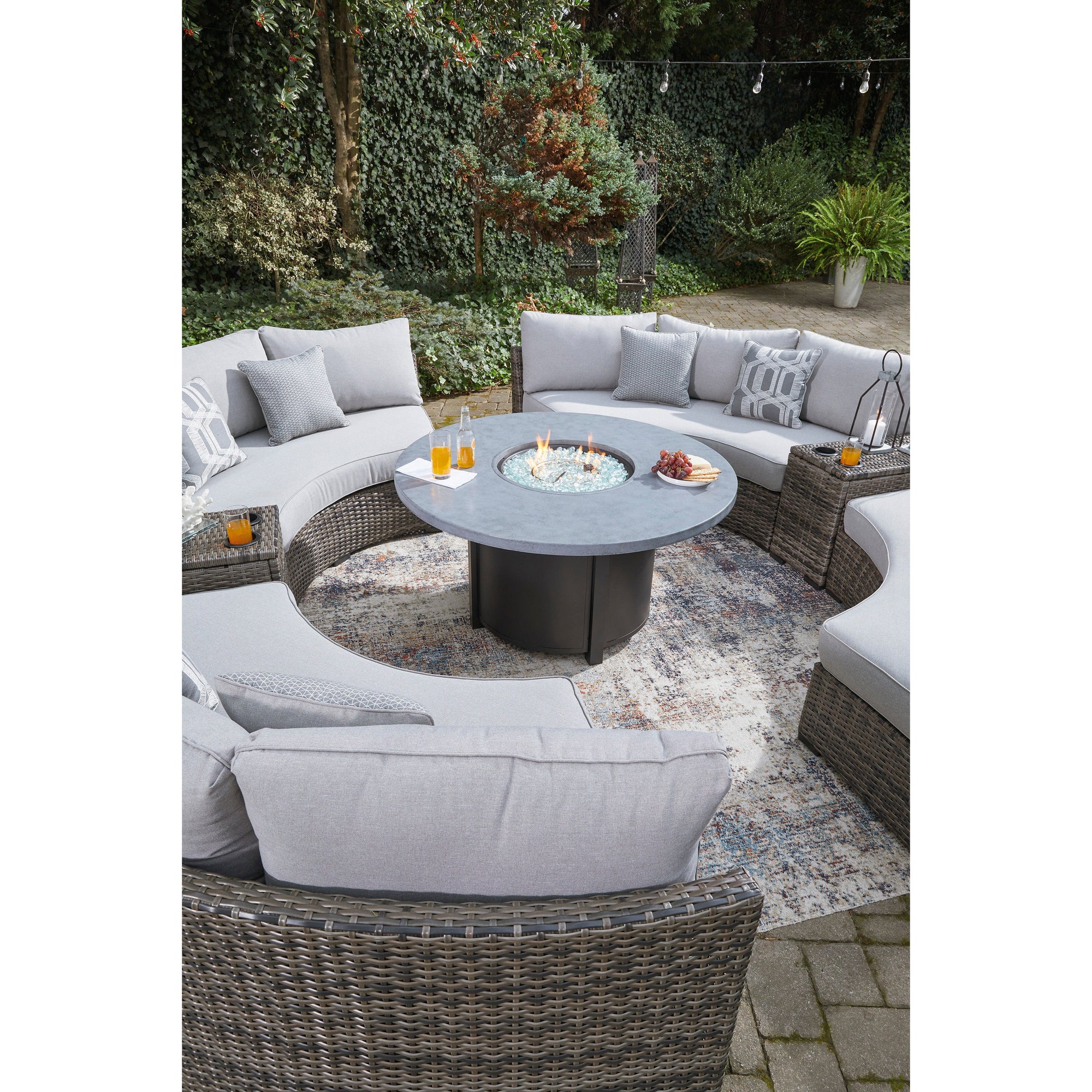 Montauk Curve Outdoor Full Circle Seating Set
