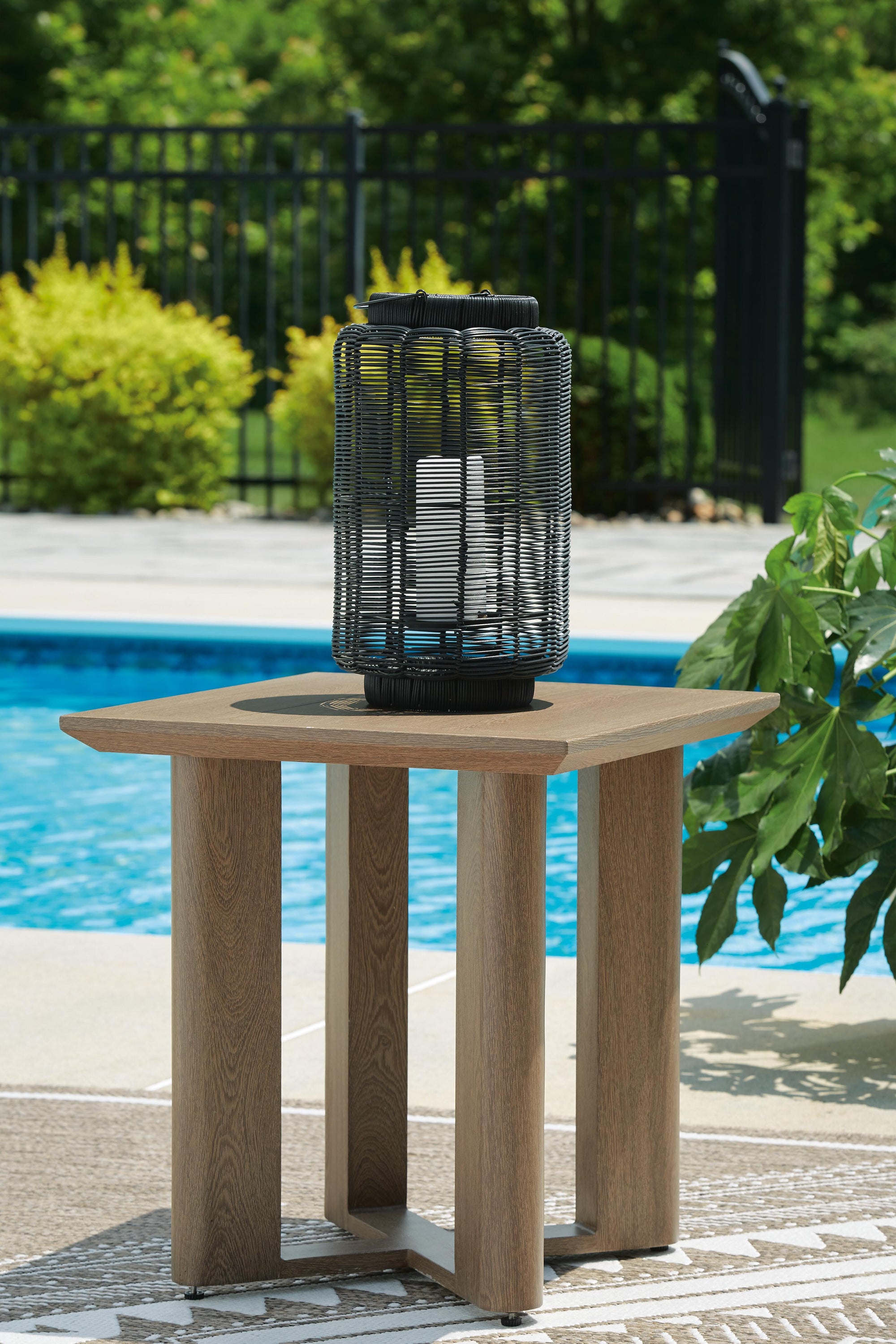 Modern Curve 3-Piece Outdoor Chat Set (2 Swivel Gliders + End Table)
