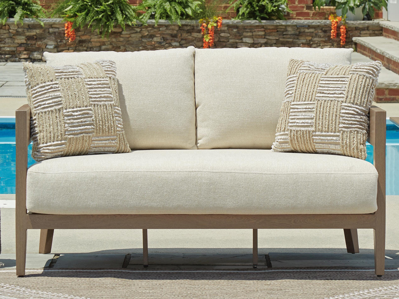 Modern Curve Outdoor 59" Loveseat