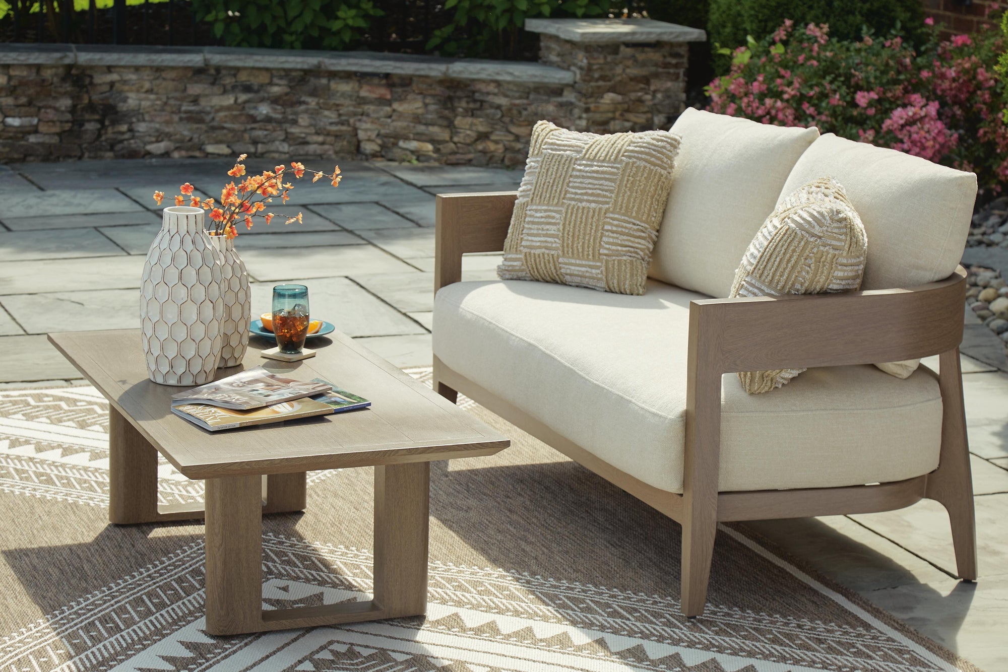 Modern Curve Outdoor 59" Loveseat