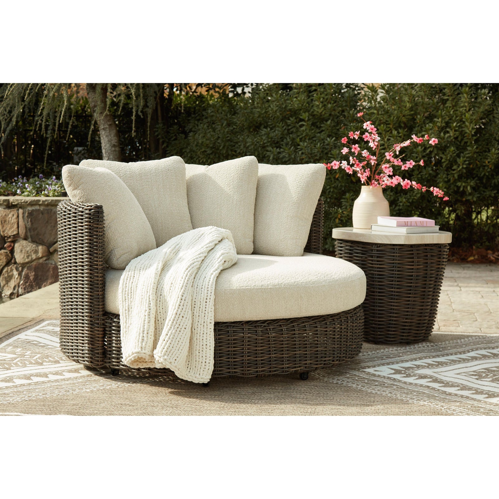Summer Classic Outdoor Swivel Daybed 60"