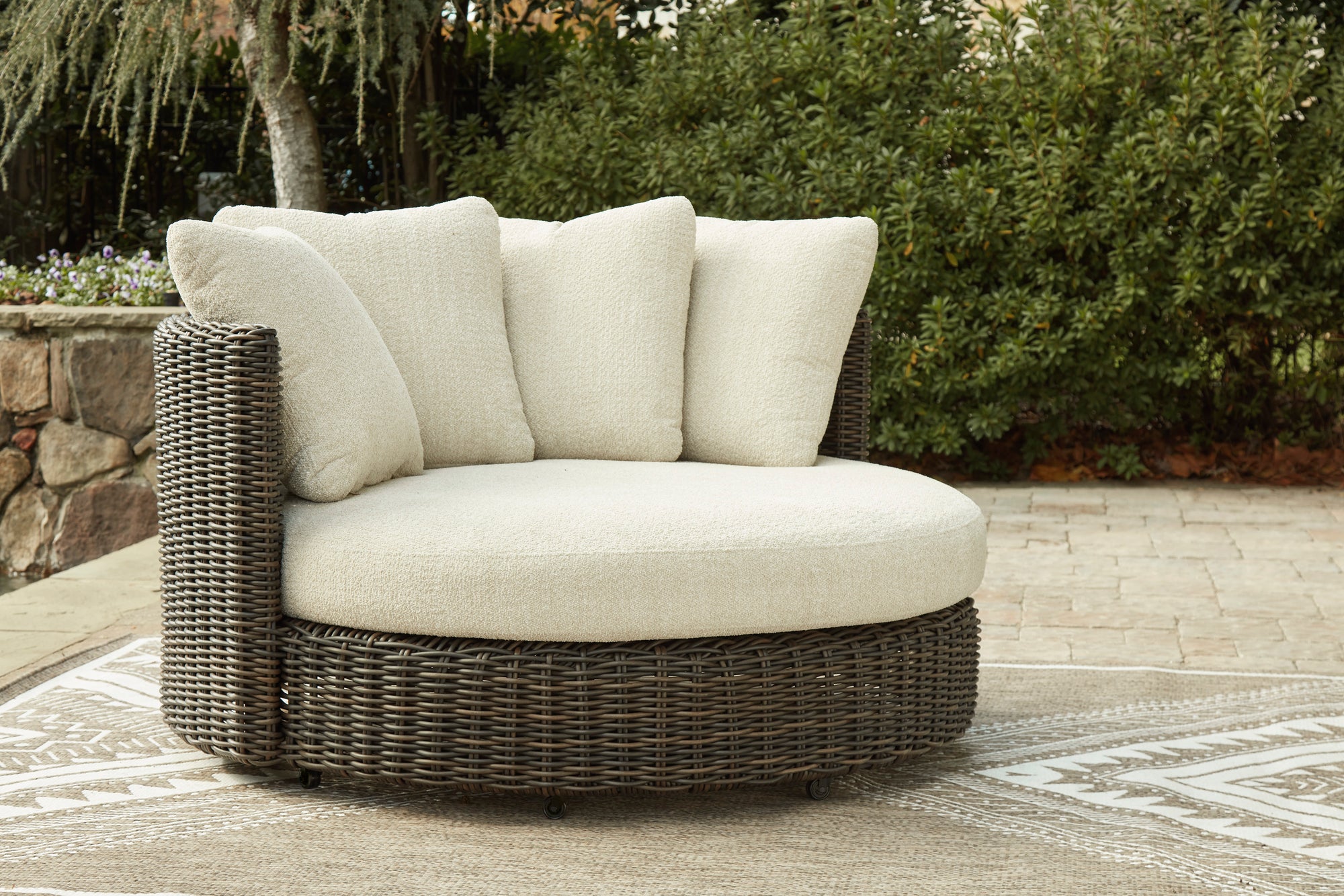 Summer Classic Outdoor Swivel Daybed 60"