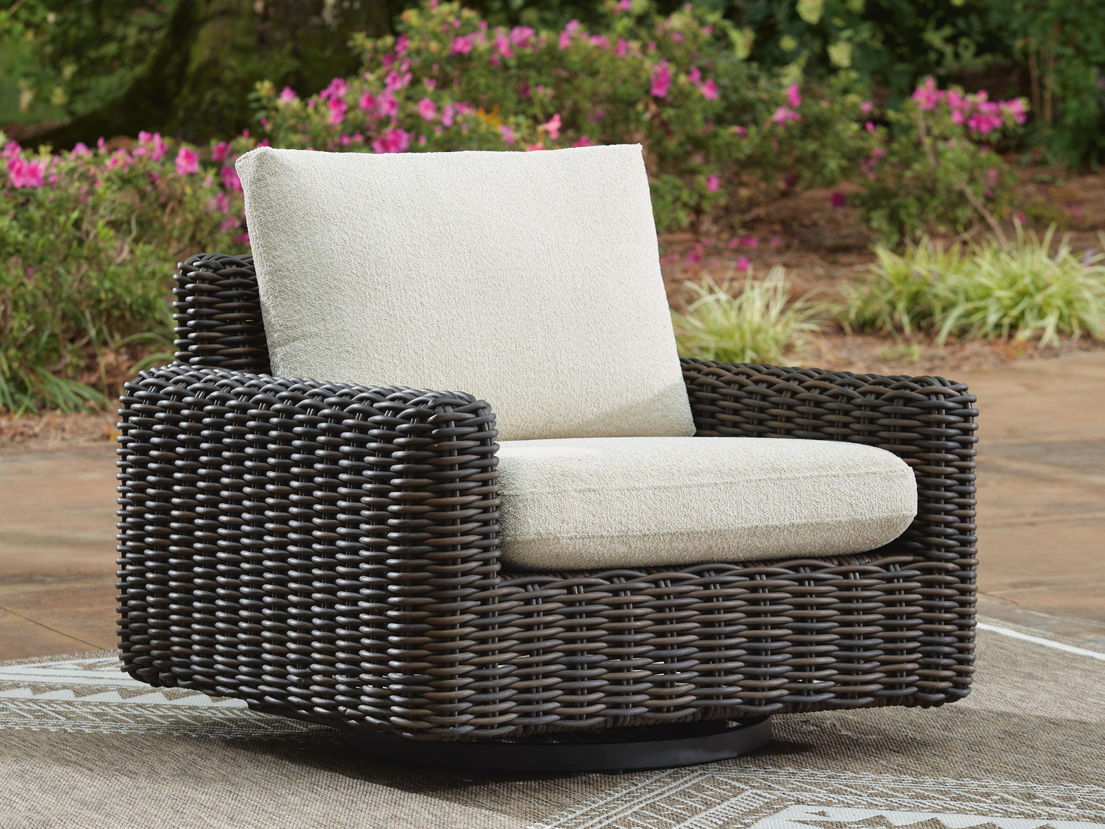Summer Classic Outdoor Swivel Glider Chair