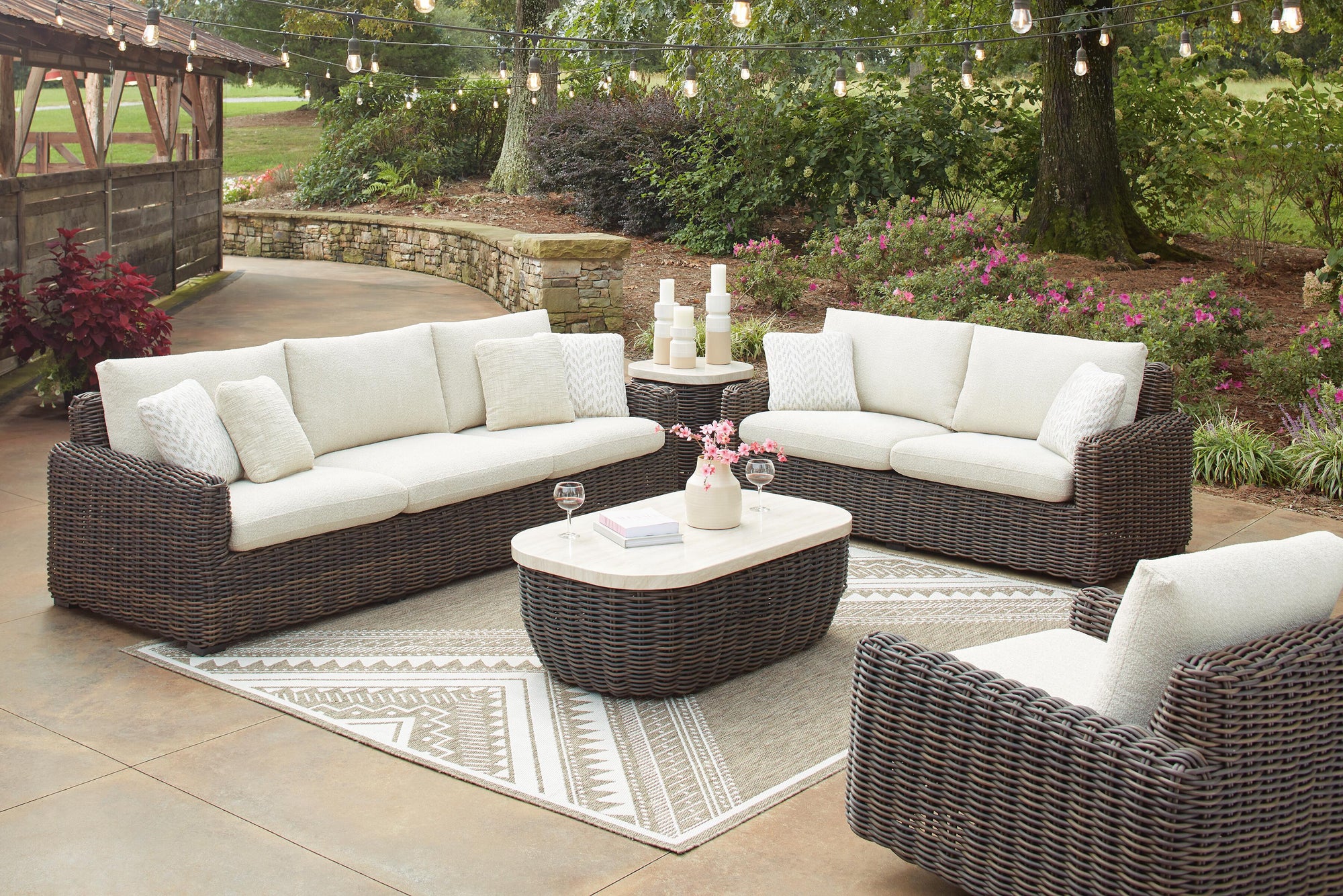Summer Classic Outdoor 109" Sofa