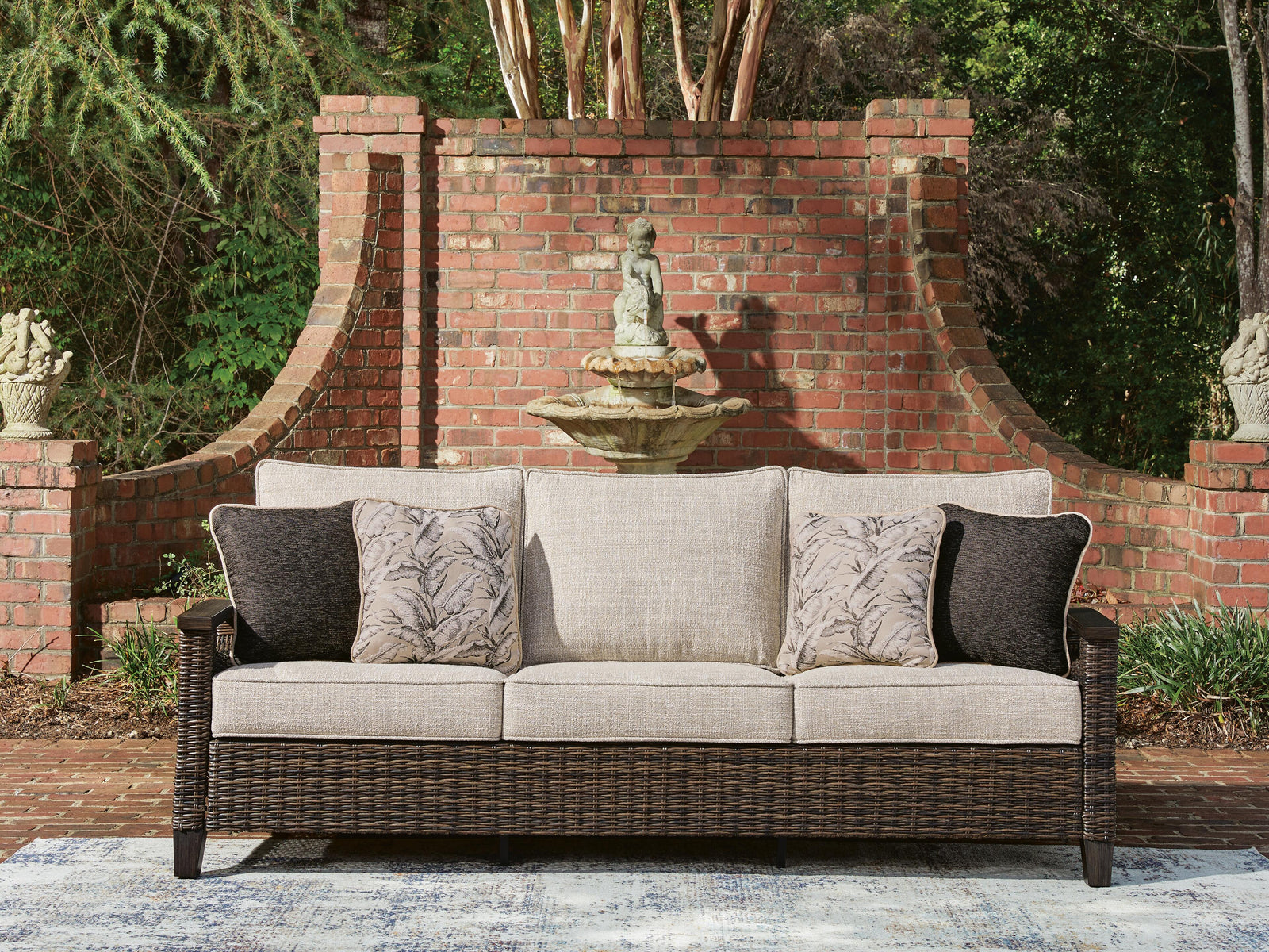 Sea Cliff Outdoor 85" Sofa