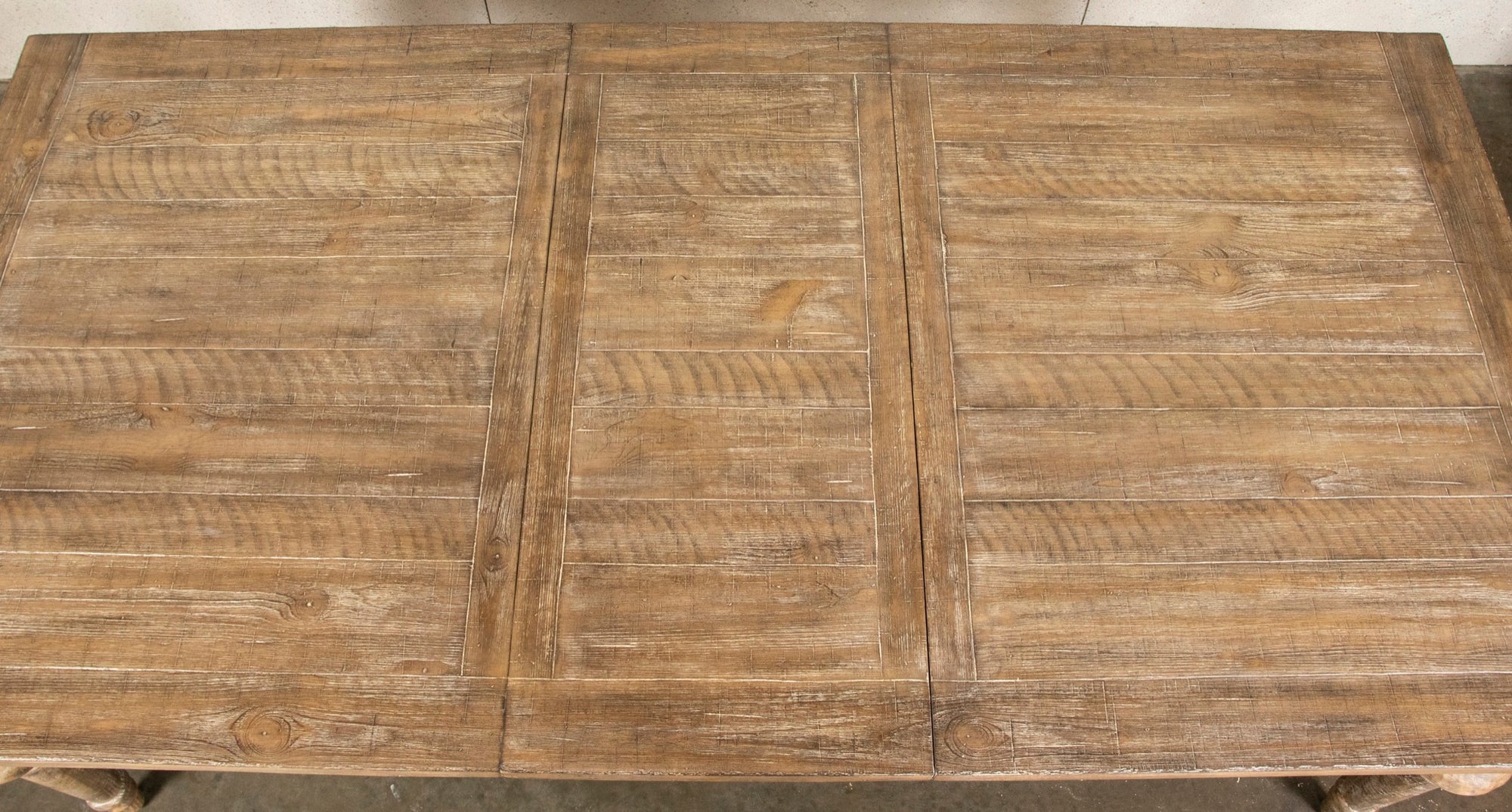 Flagstaff Extension (66-84&quot;) Dining Set